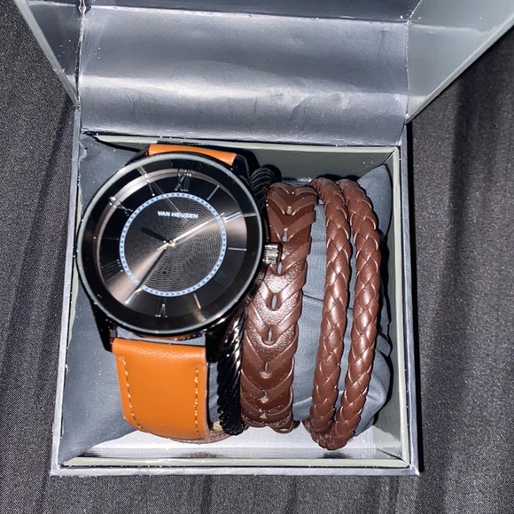Van Heusen Watch - Picture 1 of 3